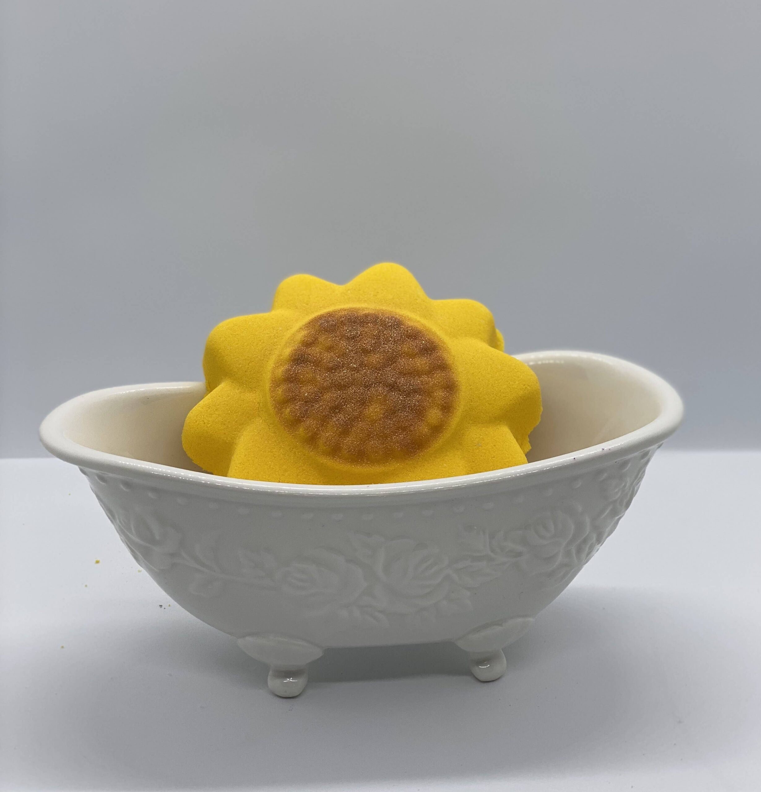 ivory anchors bath bomb: sunflower lemon lavender 6oz