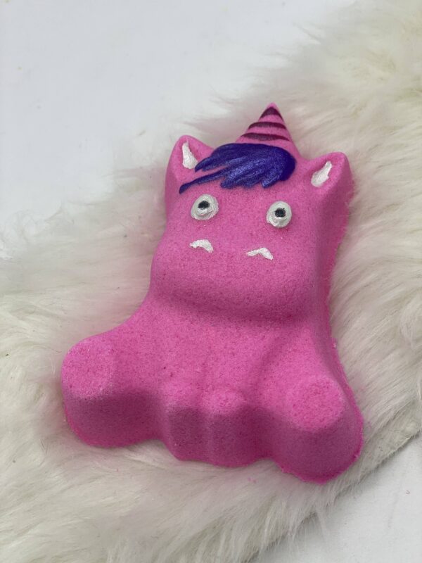ivory anchors bath bomb: unicorn hand painted 4.3oz
