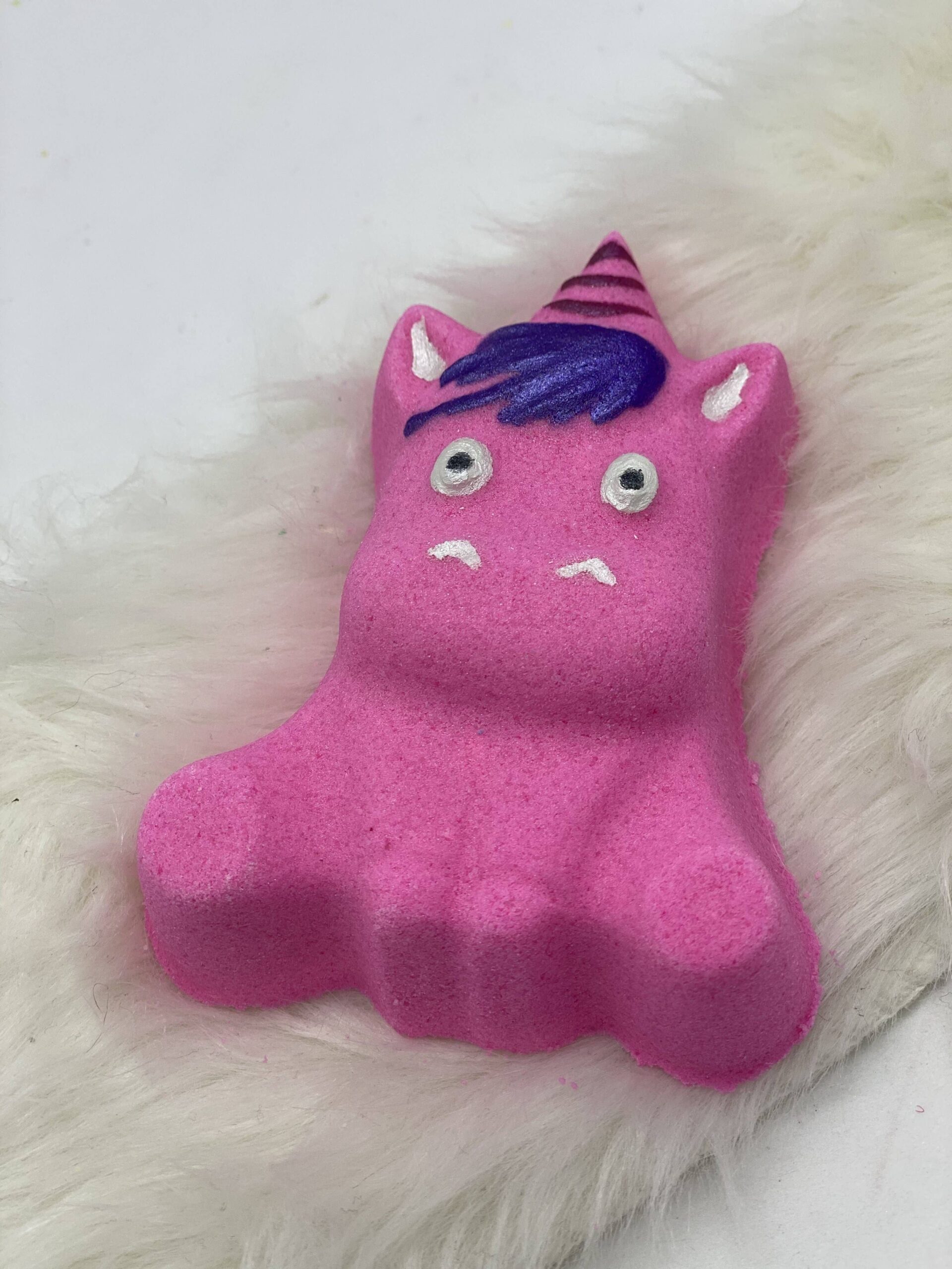 ivory anchors bath bomb: unicorn hand painted 4.3oz