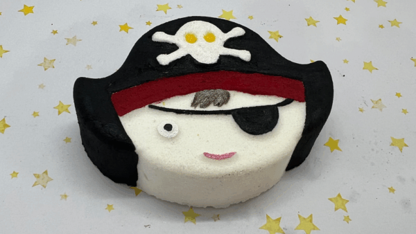 ivory anchors bath bomb: pirate face 4.5oz
