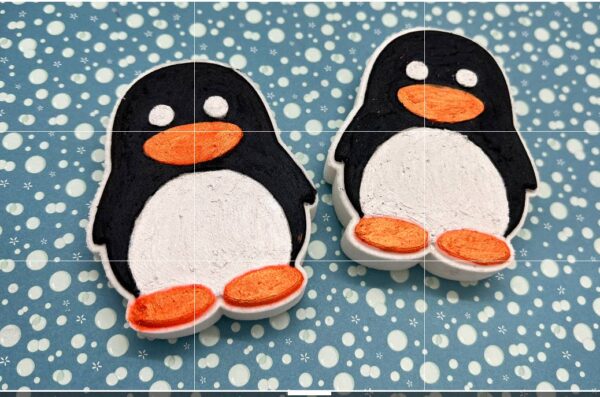 ivory anchors bath bomb: penguin 4.5oz