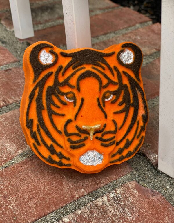 ivory anchors bath bomb: tiger 8oz